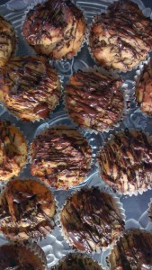 Mini muffins med banan, peanutbutter og chokolade